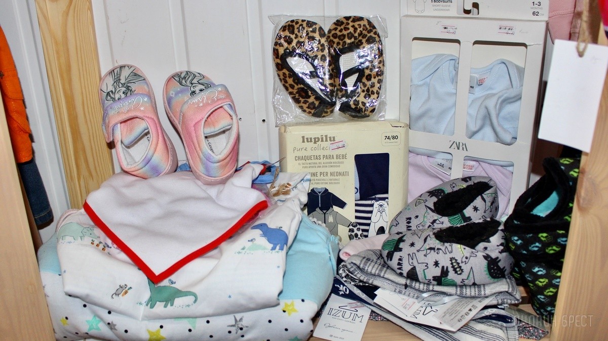 Любимые бренды, приятные скидки, низкие цены. Одежда для всех в магазине «IZUM» на брестском рынке «Лагуна»