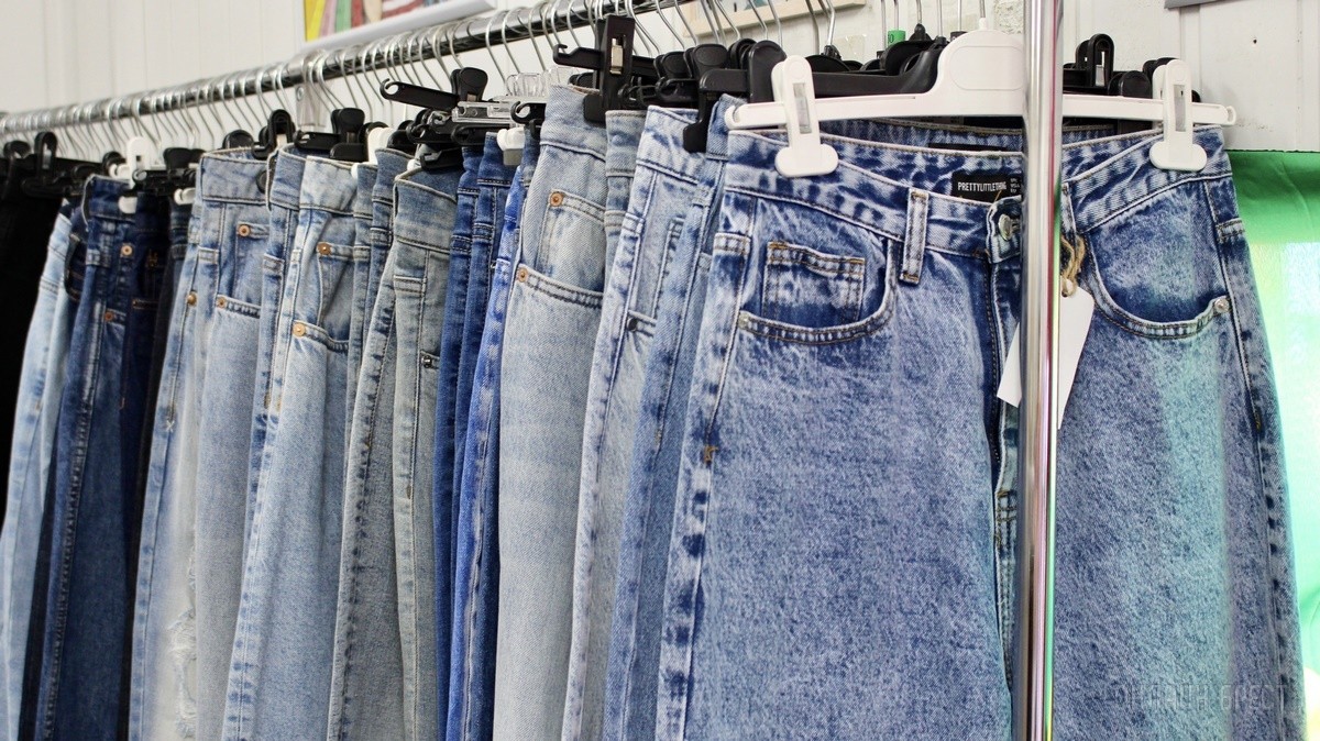 Любимые бренды, приятные скидки, низкие цены. Одежда для всех в магазине «IZUM» на брестском рынке «Лагуна»