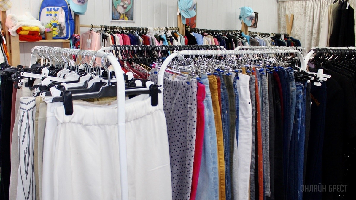 Любимые бренды, приятные скидки, низкие цены. Одежда для всех в магазине «IZUM» на брестском рынке «Лагуна»