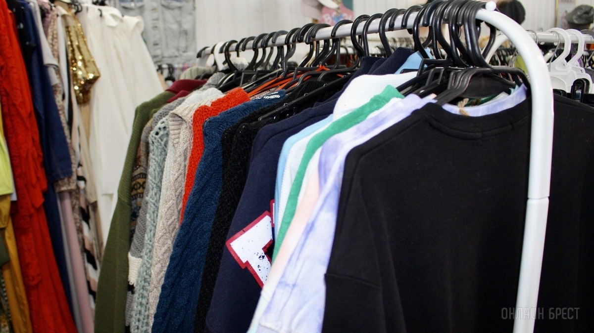 Любимые бренды, приятные скидки, низкие цены. Одежда для всех в магазине «IZUM» на брестском рынке «Лагуна»