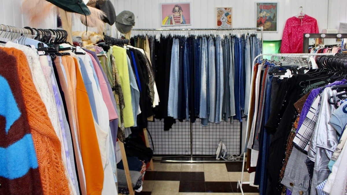 Любимые бренды, приятные скидки, низкие цены. Одежда для всех в магазине «IZUM» на брестском рынке «Лагуна»