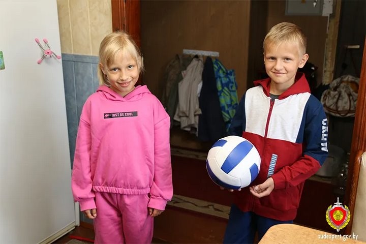 Судебные эксперты помогли подготовиться к школе семье в Малоритском районе