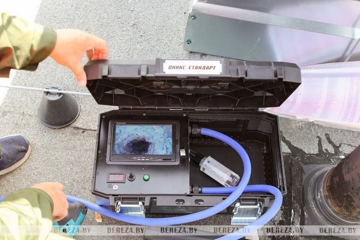 В Березовском районе должникам за коммуналку начали отключать канализацию