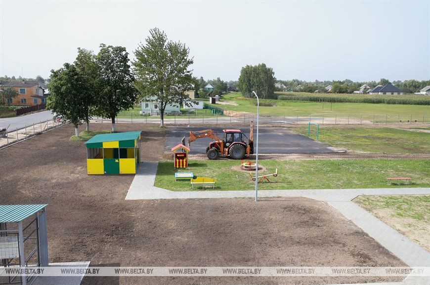 В отдаленном агрогородке Столинского района к школе сделали пристройку для начальных классов
