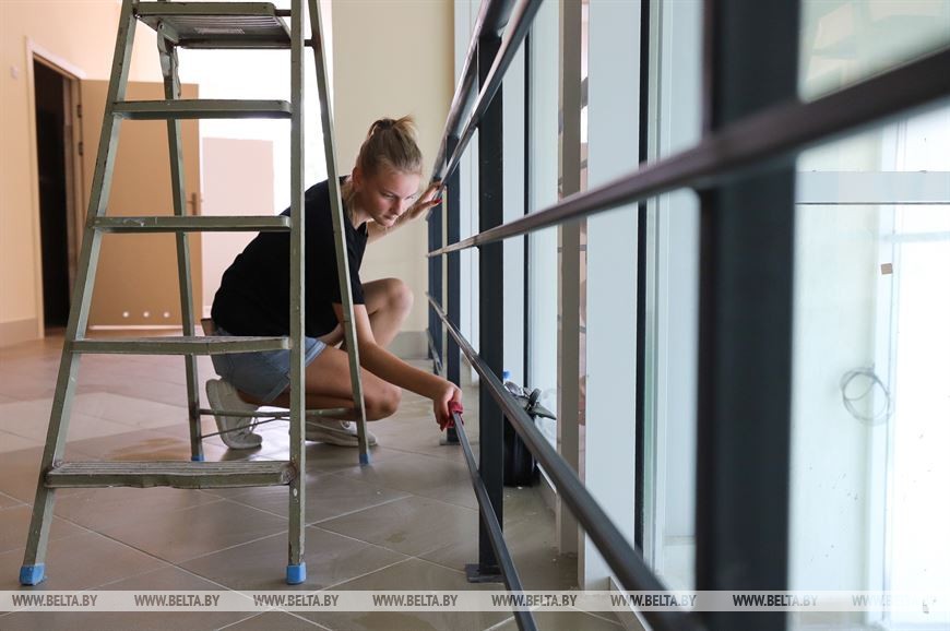 В отдаленном агрогородке Столинского района к школе сделали пристройку для начальных классов