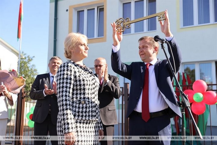 Ждали дети и родители: в Иваново после реконструкции открыли здание начальных классов гимназии