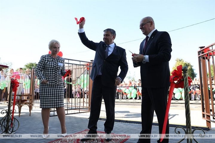 Ждали дети и родители: в Иваново после реконструкции открыли здание начальных классов гимназии