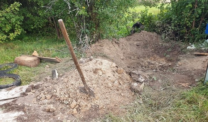 В Беларуси мужчина убил сожительницу два года назад и тело закопал во дворе. Он задержан