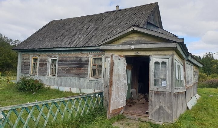 В Беларуси мужчина убил сожительницу два года назад и тело закопал во дворе. Он задержан