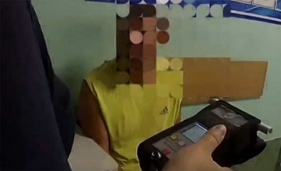 Водитель сел за руль BMW нетрезвым, чтобы отвезти ребенка в школу на День знаний