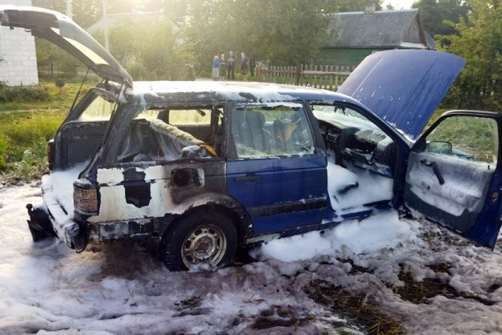 В Кобринском районе в агрогородке Дивин горел Passat