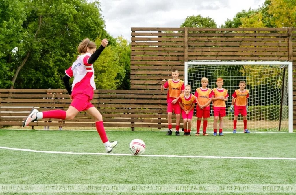 В Белоозерске открыли площадку для мини-футбола