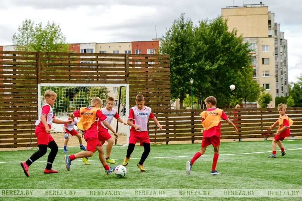 В Белоозерске открыли площадку для мини-футбола