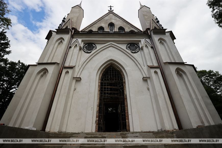 Реставрация каплицы-усыпальницы рода Ожешко в Дрогичинском районе вызывает интерес у туристов