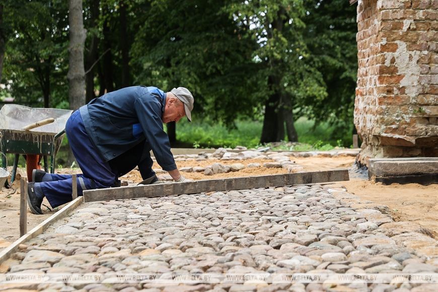 Реставрация каплицы-усыпальницы рода Ожешко в Дрогичинском районе вызывает интерес у туристов