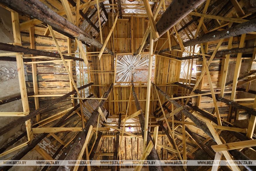 Реставрация каплицы-усыпальницы рода Ожешко в Дрогичинском районе вызывает интерес у туристов