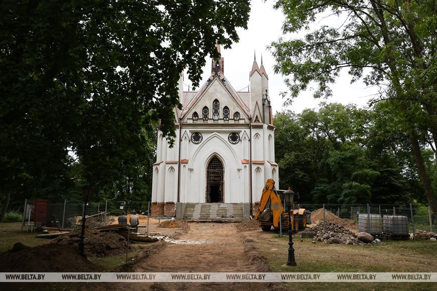 Реставрация каплицы-усыпальницы рода Ожешко в Дрогичинском районе вызывает интерес у туристов