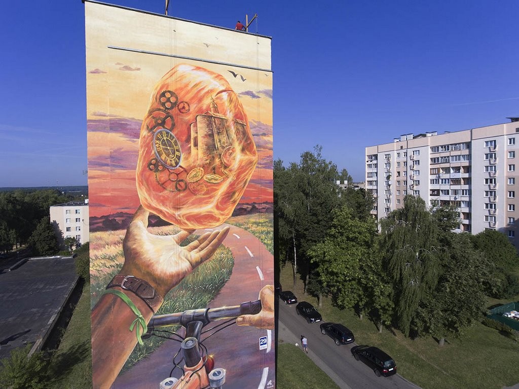 Мурал на одном из домов в Гродно создали художники из Брестской области