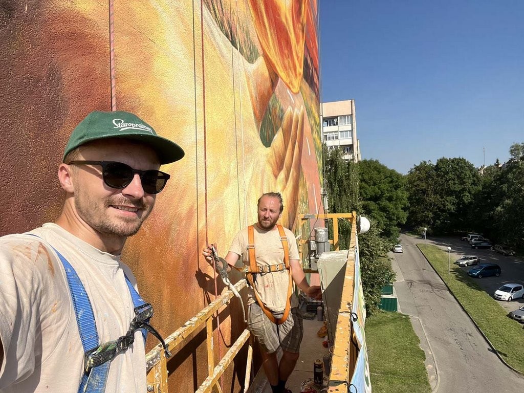Мурал на одном из домов в Гродно создали художники из Брестской области
