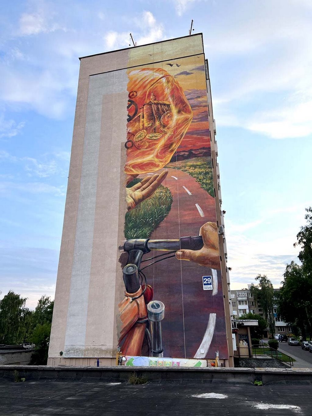 Мурал на одном из домов в Гродно создали художники из Брестской области