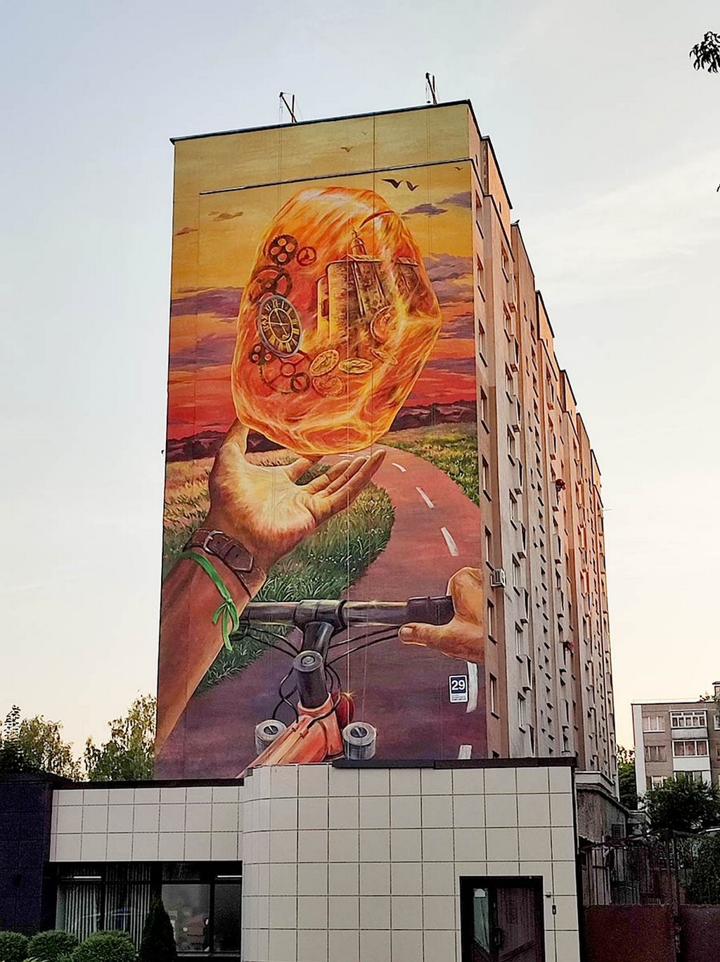 Мурал на одном из домов в Гродно создали художники из Брестской области