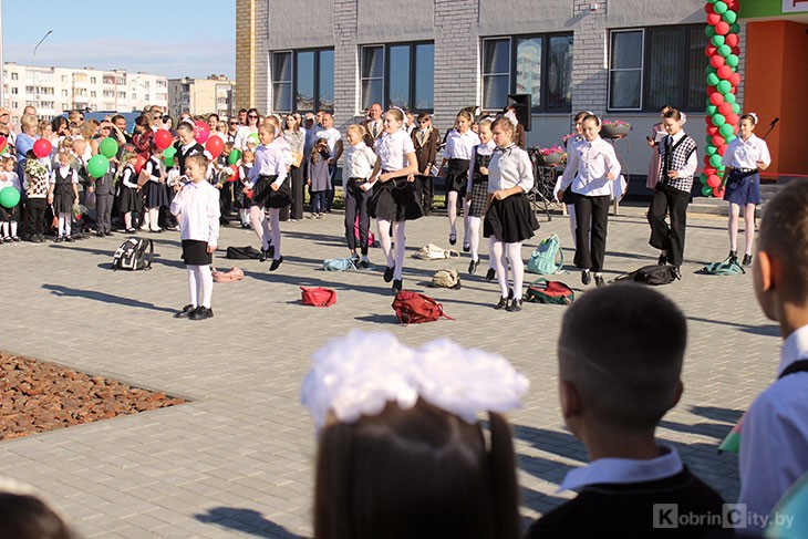 В Кобрине открыли 10-ю школу