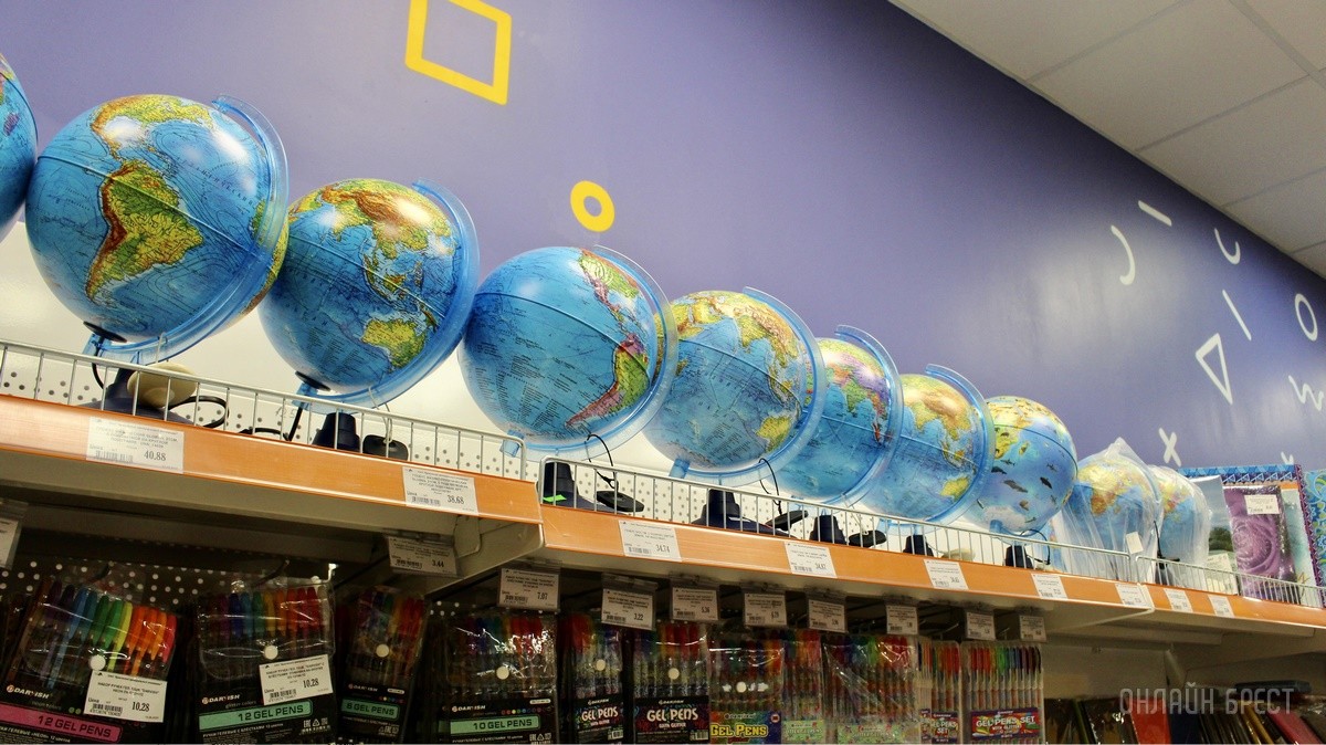 Все товары для школы и детского сада в одном месте. Канцелярия, портфели, школьная форма, обувь, аксессуары в ТЦ «Детский мир» на Советской в Бресте