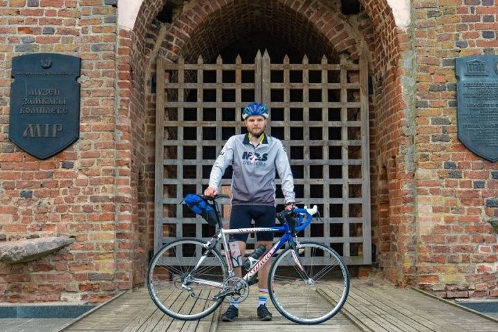 Медик из Кобрина купил велосипед, чтобы ездить на работу, а вскоре проехал марафон на 600 километров