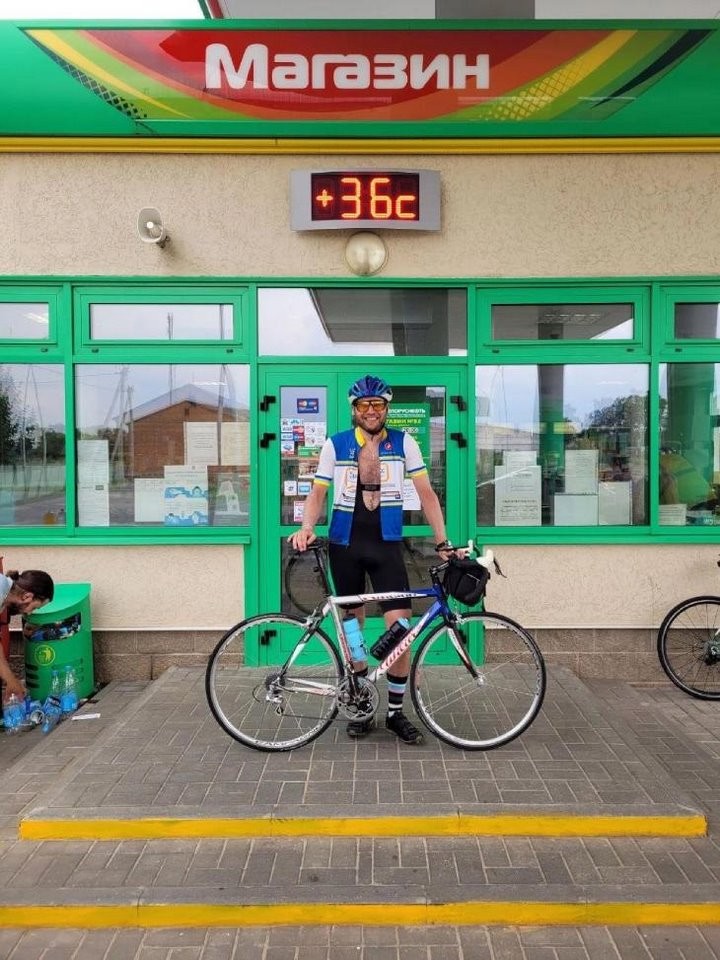Медик из Кобрина купил велосипед, чтобы ездить на работу, а вскоре проехал марафон на 600 километров