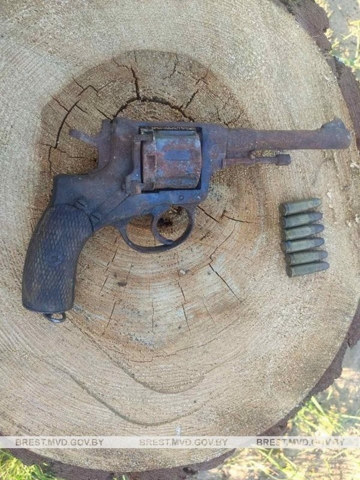 Житель Каменца нашел револьвер и патроны