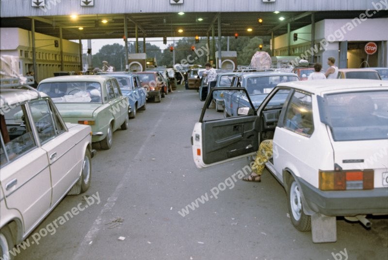 Вспомним, какие были очереди из Бреста в Польшу в 90-е