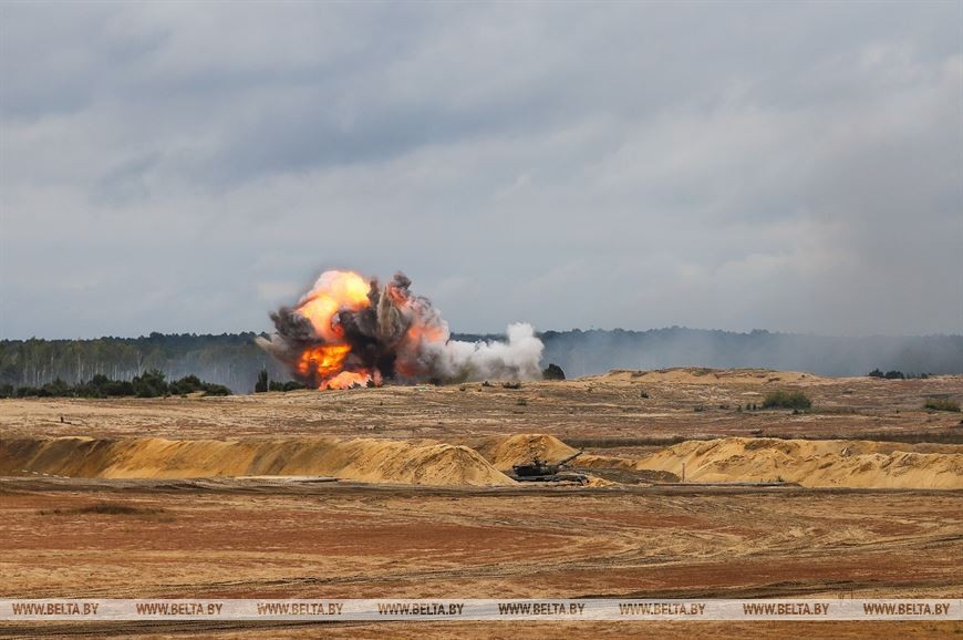 Танки, артиллерия, авиация... Фоторепортаж с учений под Брестом