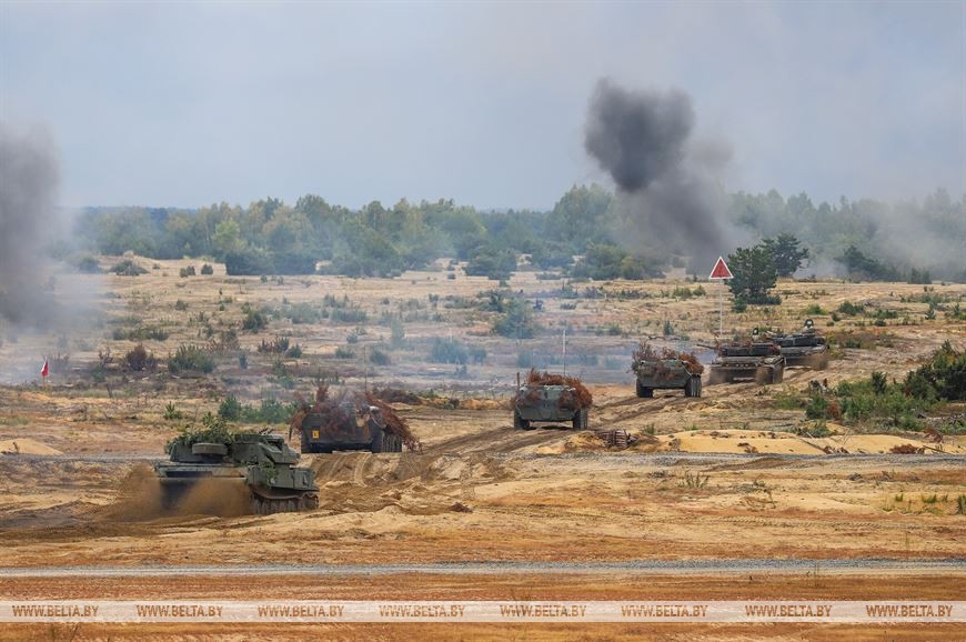 Танки, артиллерия, авиация... Фоторепортаж с учений под Брестом