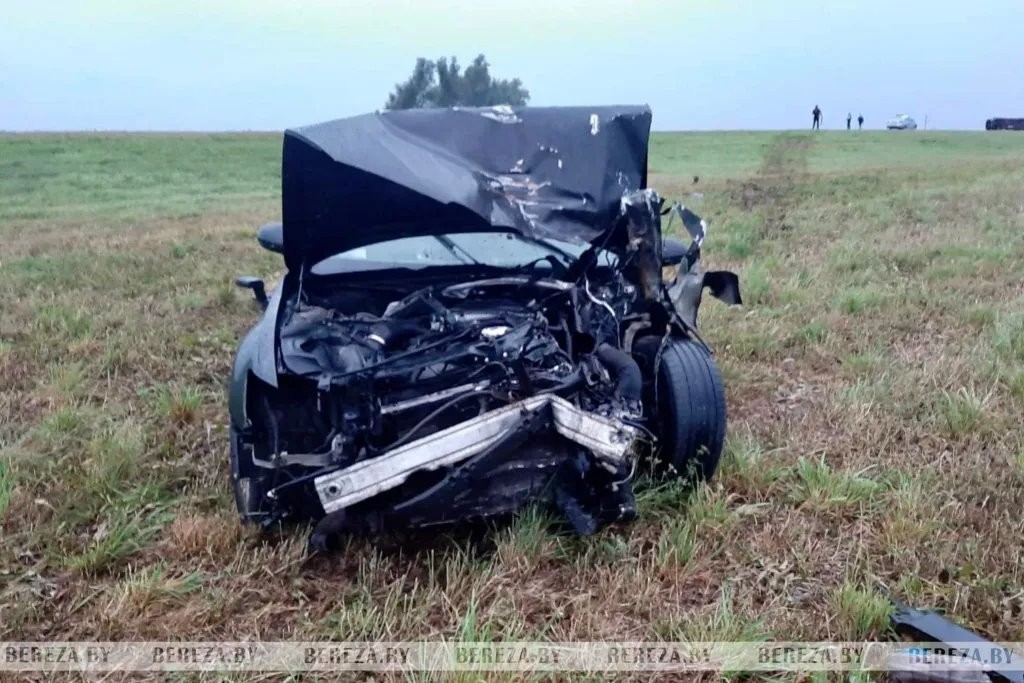 В Березовском районе столкнулись грузовик и легковушка