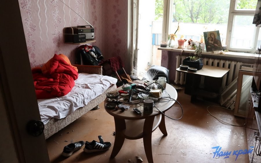 Из трехкомнатной квартиры – в «барак». Жителя Брестской области выселили из жилья за долги