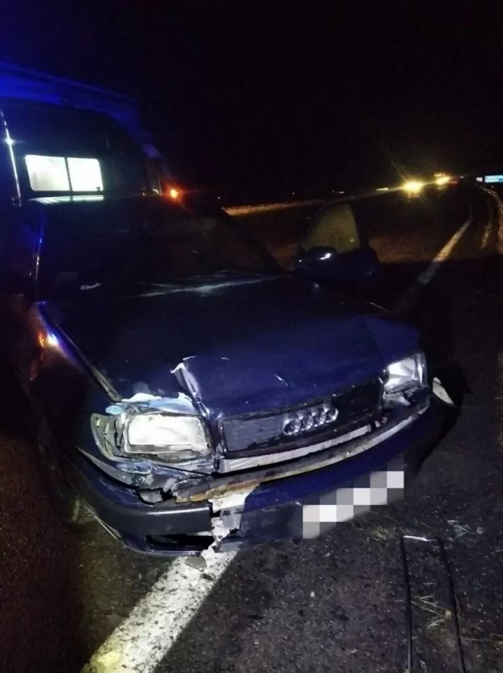 Авария на М1: мужчина чинил порвавшийся при буксировке трос, когда в него «влетел» ГАЗ