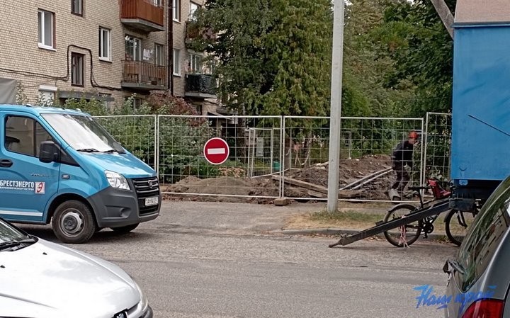 Уникальное инженерное решение придумали в Барановичах - как проложить трубы, не нарушая дорожное покрытие