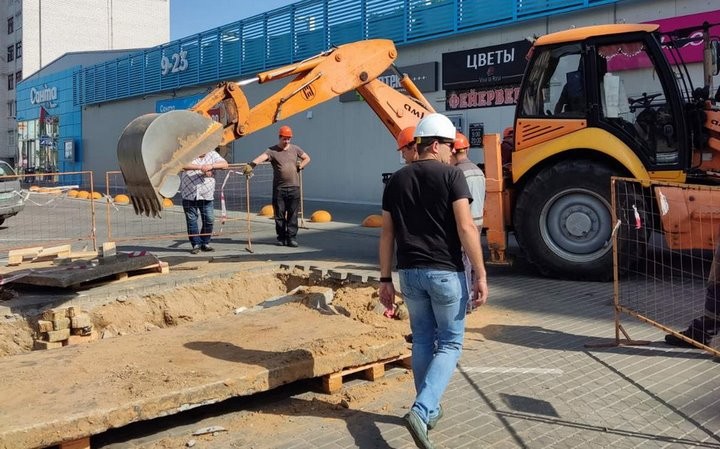 Уникальное инженерное решение придумали в Барановичах - как проложить трубы, не нарушая дорожное покрытие