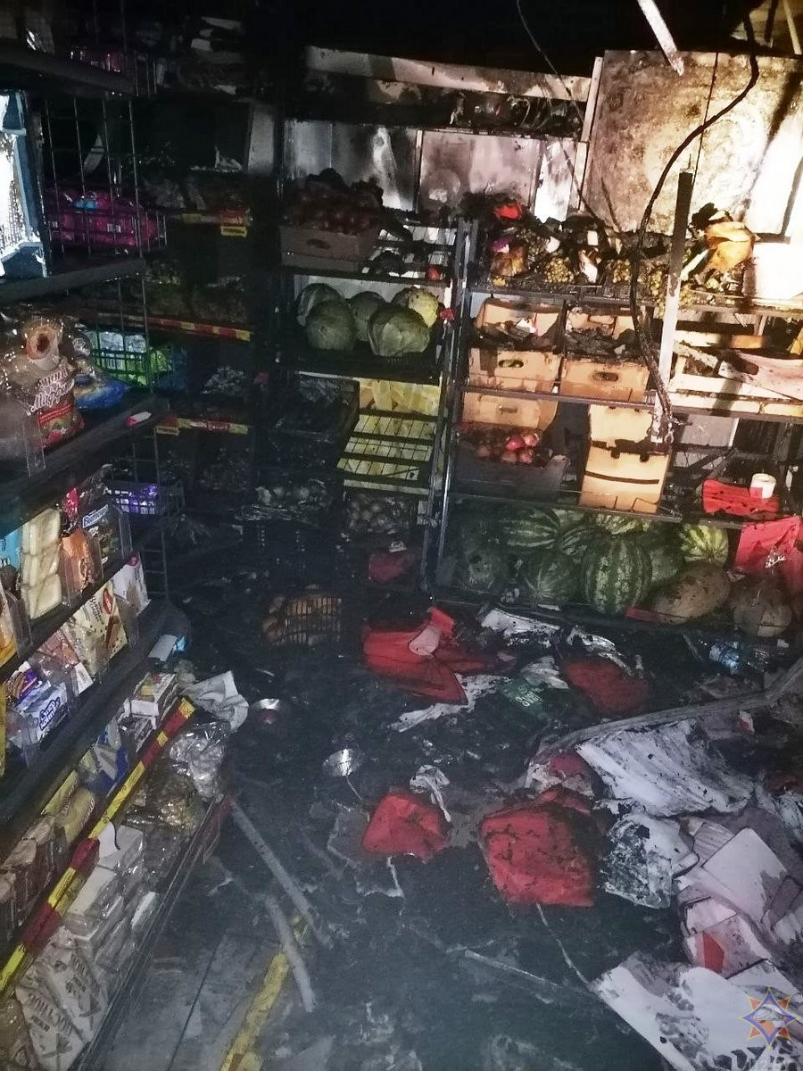 Ночью в Лунинце горел магазин «Копеечка»