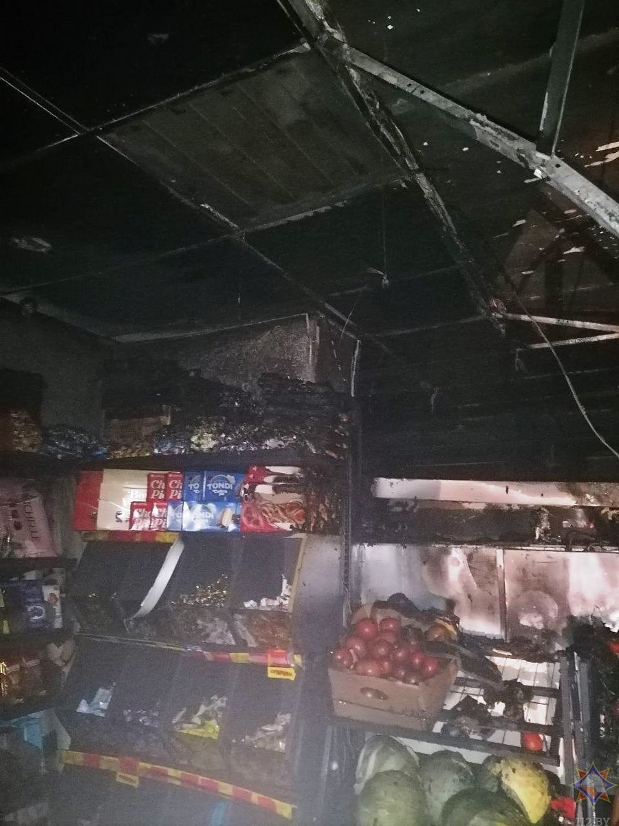 Ночью в Лунинце горел магазин «Копеечка»