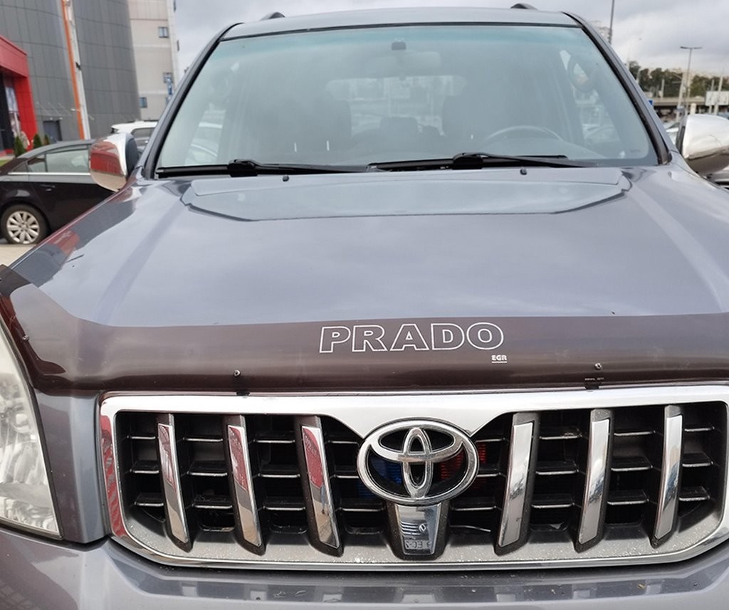 Издалека и не поймешь, что не так. В Toyota ловко спрятали проблесковые маячки