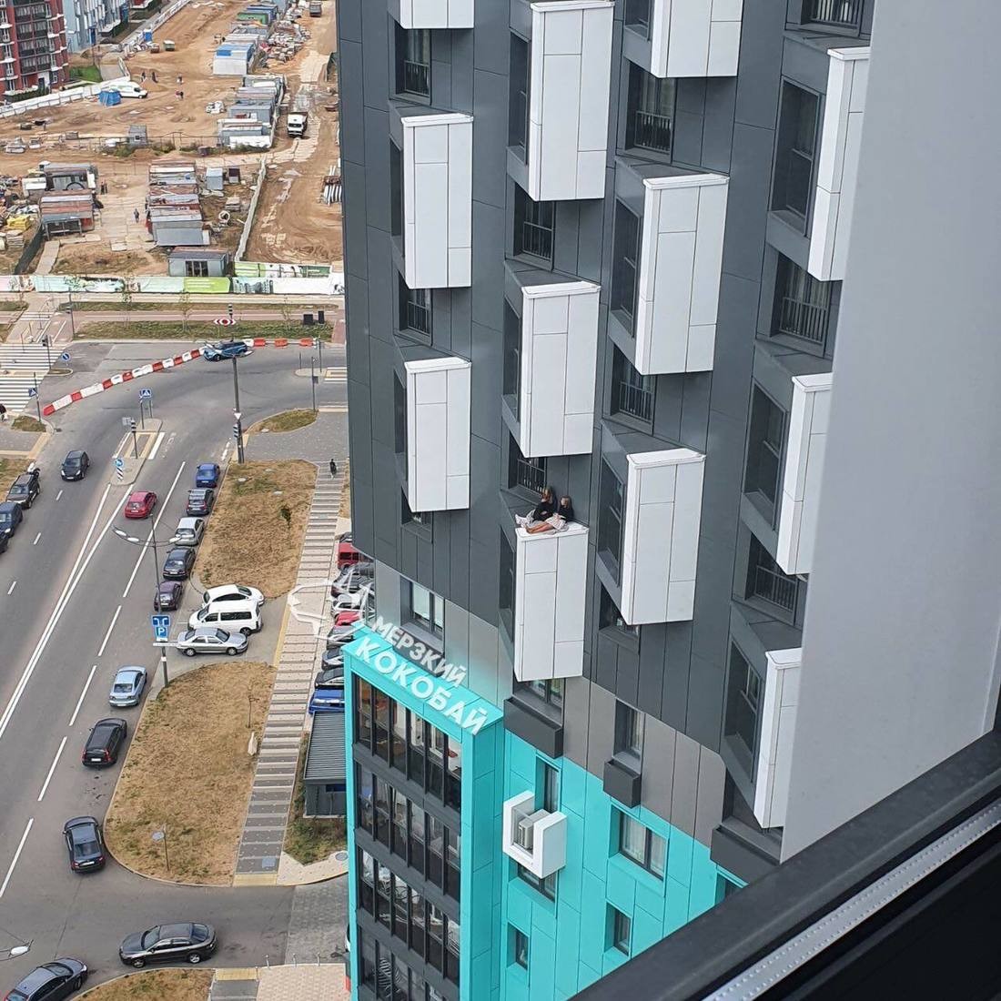 Что происходит на этой стене? В Минске девушка устроила опасную фотосессию