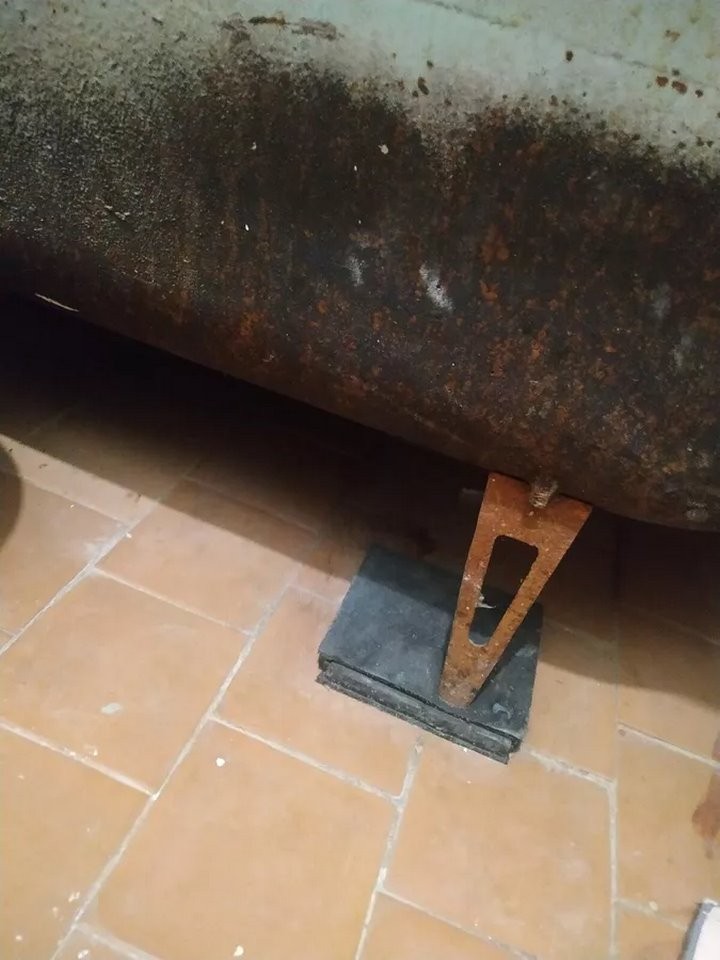 Выпускнице медколледжа выделили квартиру, в которой невозможно жить