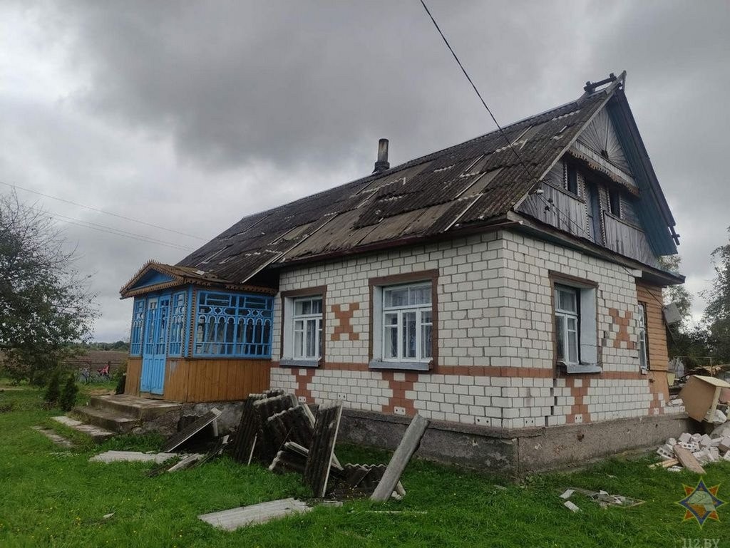 Взорвавшийся газовый баллон разнес дом в Щучине