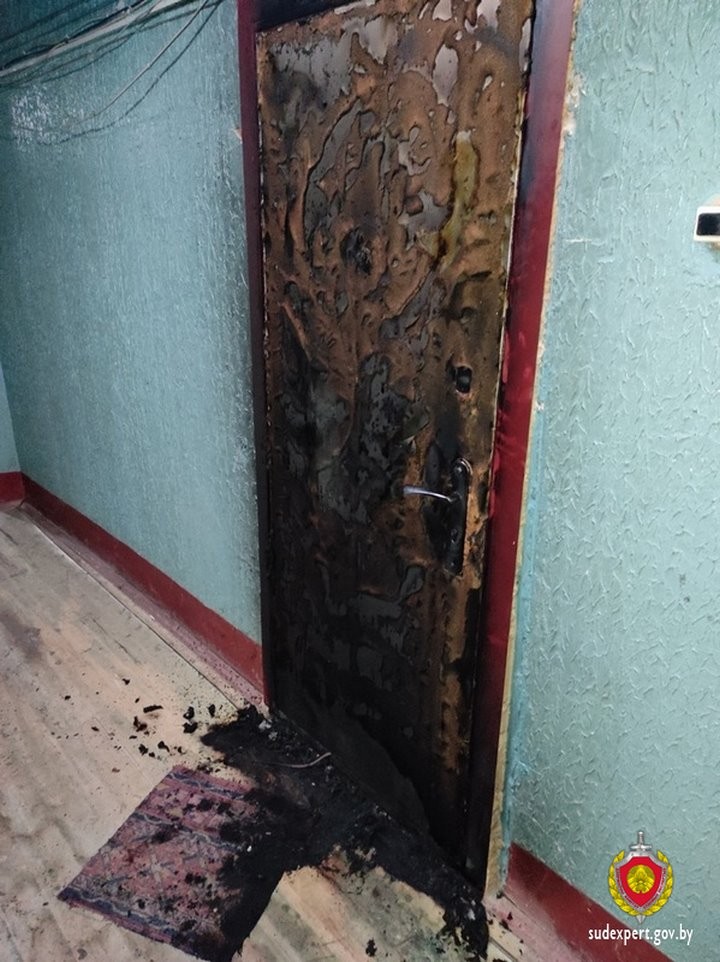 Белоруска придумала оригинальный способ открыть дверь. Но повторять его не нужно