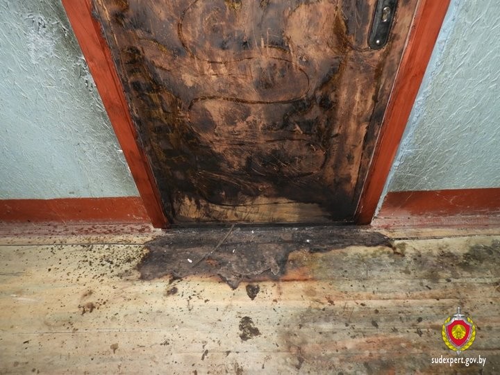 Белоруска придумала оригинальный способ открыть дверь. Но повторять его не нужно