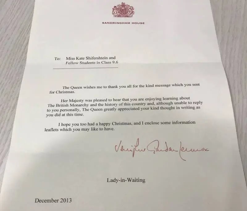 За подписью Ее Величества… Брестчанка со школьных лет хранит письмо от королевы Великобритании Елизаветы II, как семейную реликвию