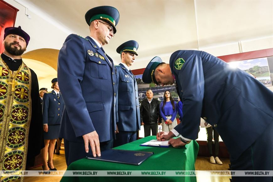 Новобранцы таможни приняли присягу в Брестской крепости