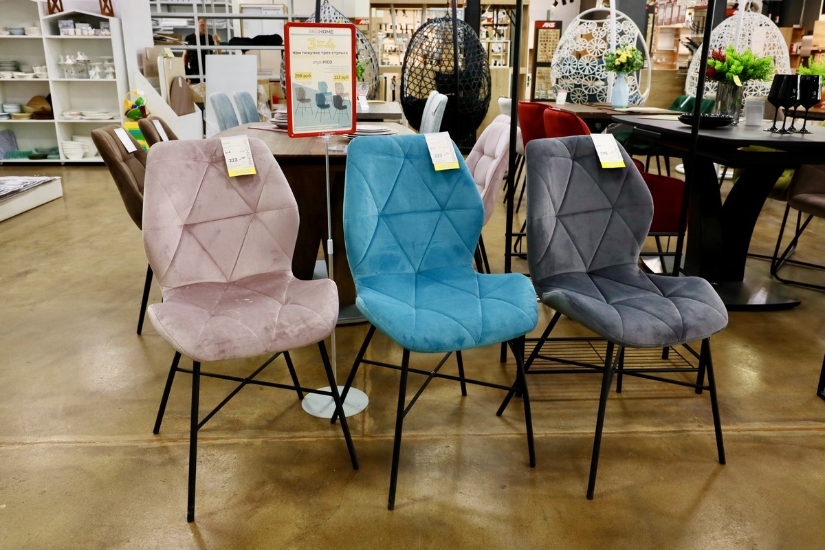 Выгодные акции и беспроцентная рассрочка в дискаунтере мебели «АксХоум» на Вычулках. Столы и стулья для кухни, мягкие кресла, офисная мебель, декор и другое