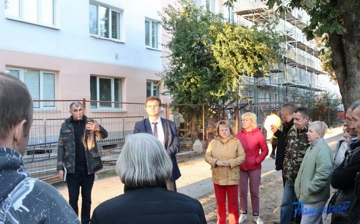 Почему у пятиэтажки на Тельмана в Барановичах собрались люди?